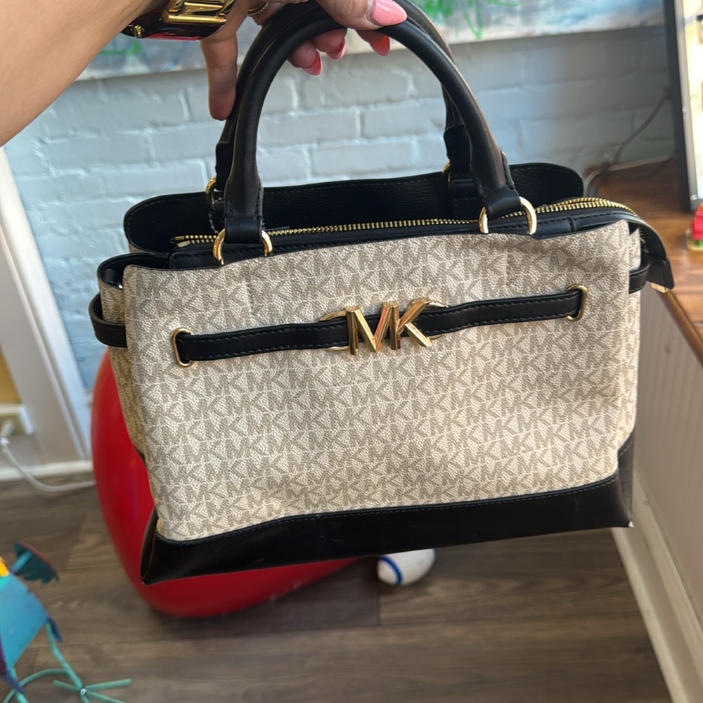 Michael Kors Reed Large Vanilla Black Satchel - Picture 3 of 9